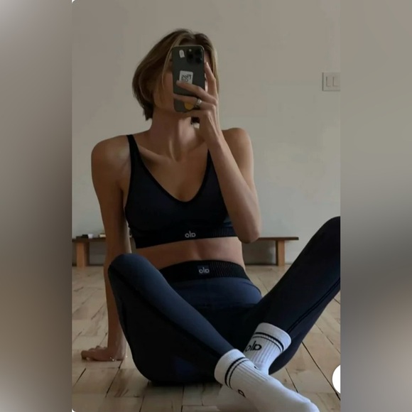 ALO Yoga Womens NWT Athletic Socks - Gray, White, Black (3 pairs) size 4-9.5 - Picture 4 of 5